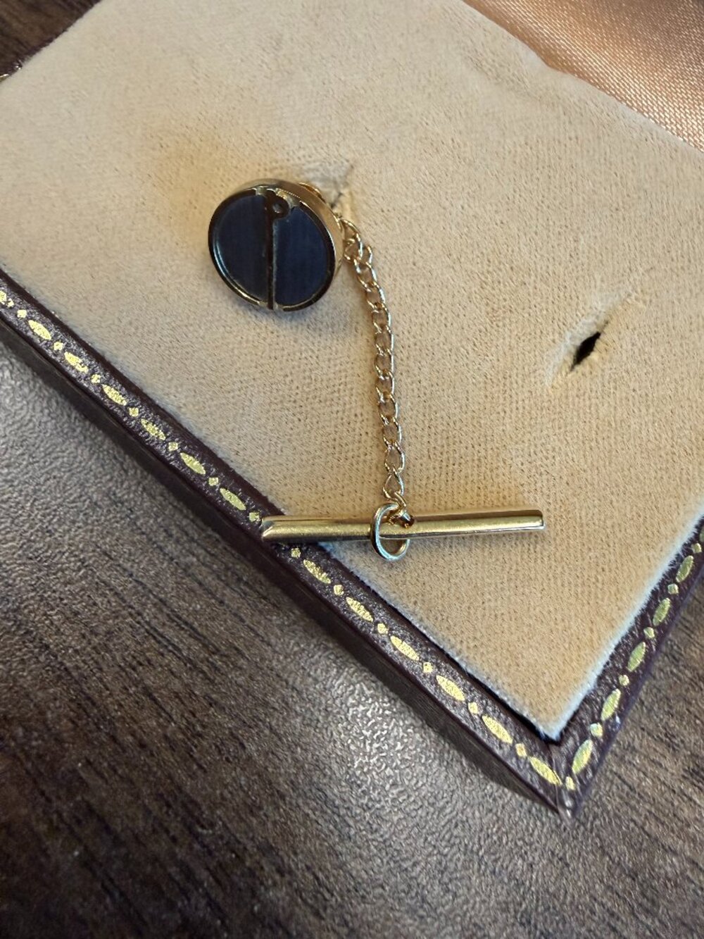 Vintage DUNHILL Gold-Plated Tie Tack/Circular Design w Chain - Picture 2 of 4